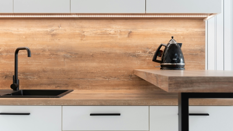 secondary kitchenette in a home featuring a wet bar and electric kettle